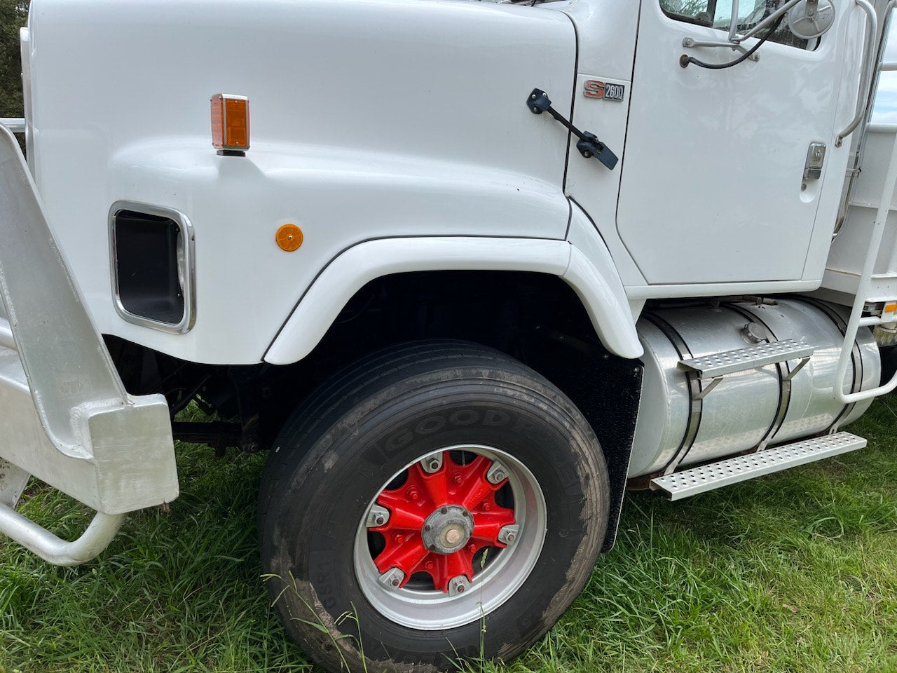 International Truck Flares (Fits International S 2600 from 1978 to 1989 also S 2670 S)