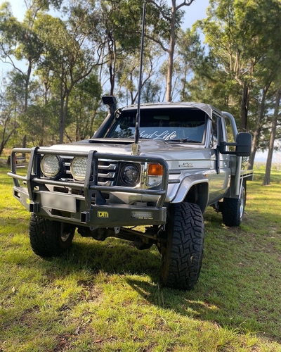 75 Series Fibreglass Bonnet with 79 style scoop